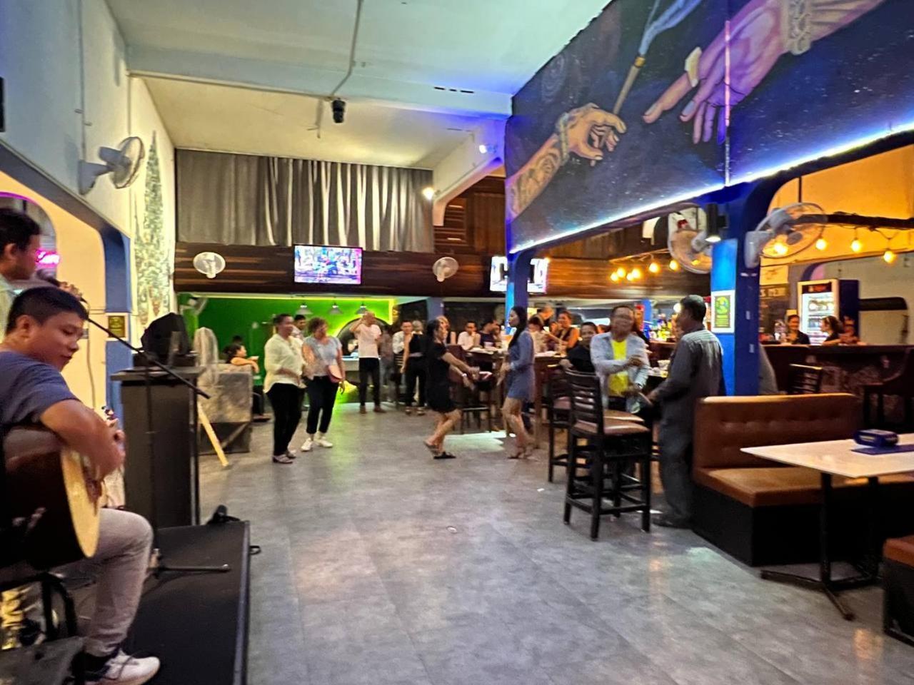 Albergue The Eighty8 Phnom Penh Exterior foto