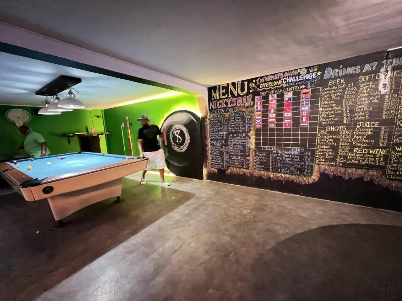 Albergue The Eighty8 Phnom Penh Exterior foto