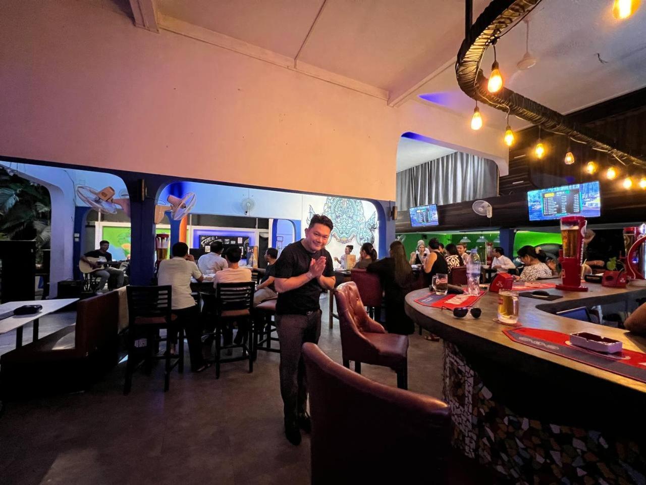 Albergue The Eighty8 Phnom Penh Exterior foto