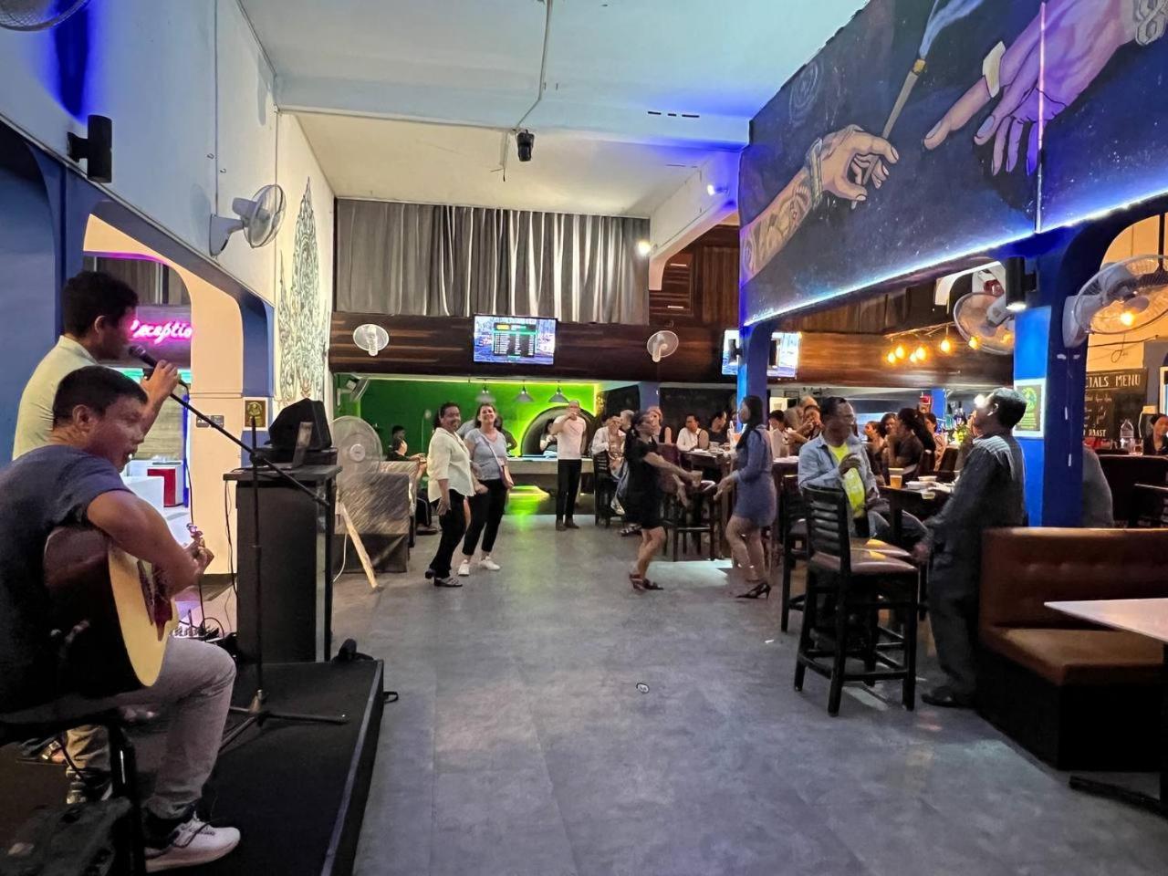 Albergue The Eighty8 Phnom Penh Exterior foto